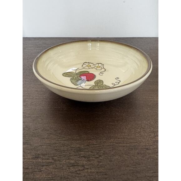 Poppy Trail By Metlox Salad Soup Bowl Made in California Vtg Strawberry Floral - Picture 3 of 16